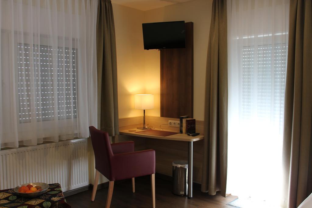 Gastehaus Anton Hotell Oberursel Exteriör bild